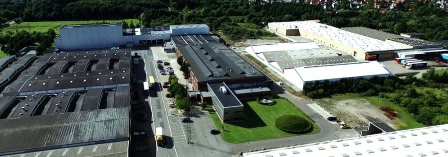 ca. 40 000 m2 yta bestående av kontor, höglager, lager och produktionsanläggningar.