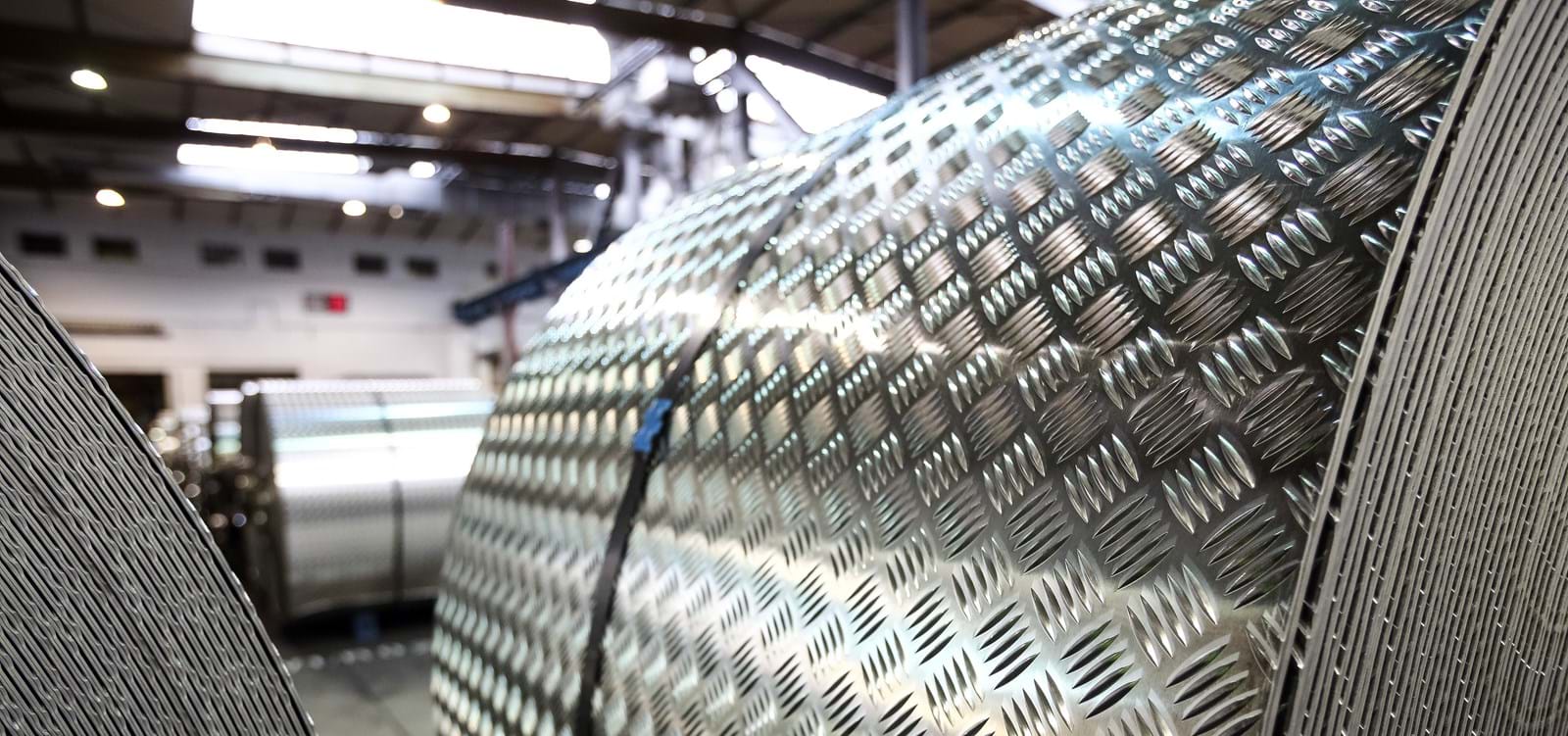 Nu lagerför vi durkplåt i aluminium med lågt CO2-avtryck